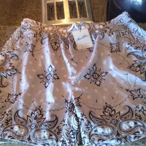 Light Gray & Black Paisley Lounge Shorts